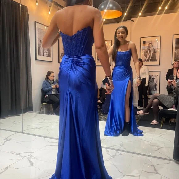 Prom dresses - Picture 2 of 2